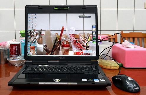 50 Awesome Transparent Screen Trick Photos 18