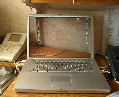 50 Awesome Transparent Screen Trick Photos 35