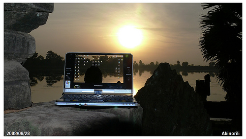 50 Awesome Transparent Screen Trick Photos 5