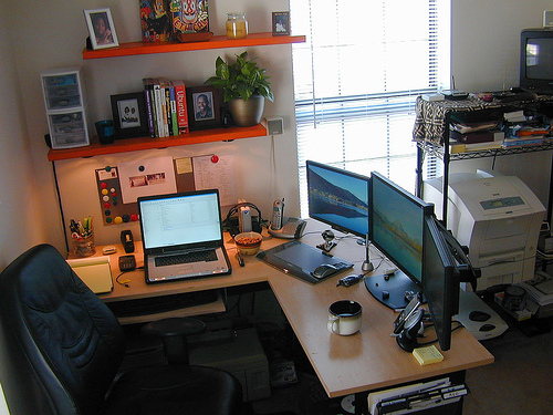A Showcase of Beautiful Computer Workstations 16