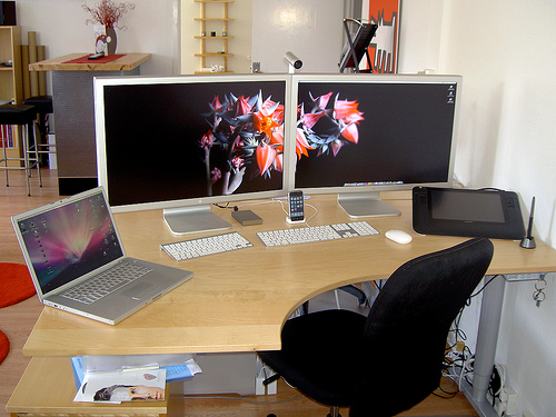 A Showcase of Beautiful Computer Workstations 22