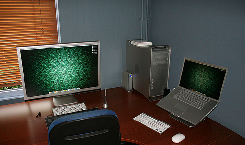 A Showcase of Beautiful Computer Workstations 28