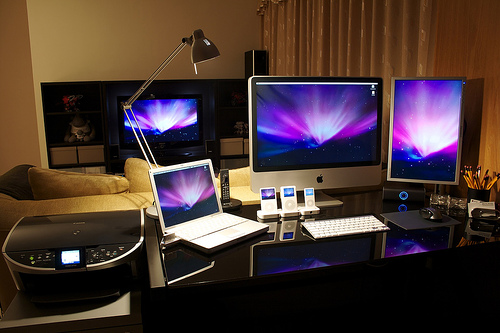 A Showcase of Beautiful Computer Workstations 31
