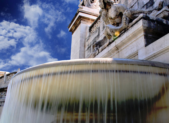 20 Free Mind-blowing Fountain Wallpapers for Your Desktop